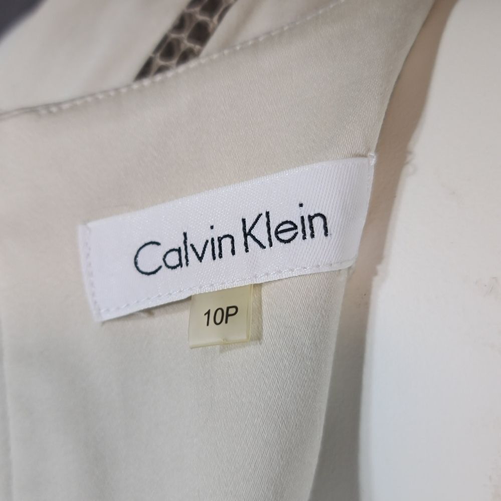 Calvin Klein  - Picture 6 of 7
